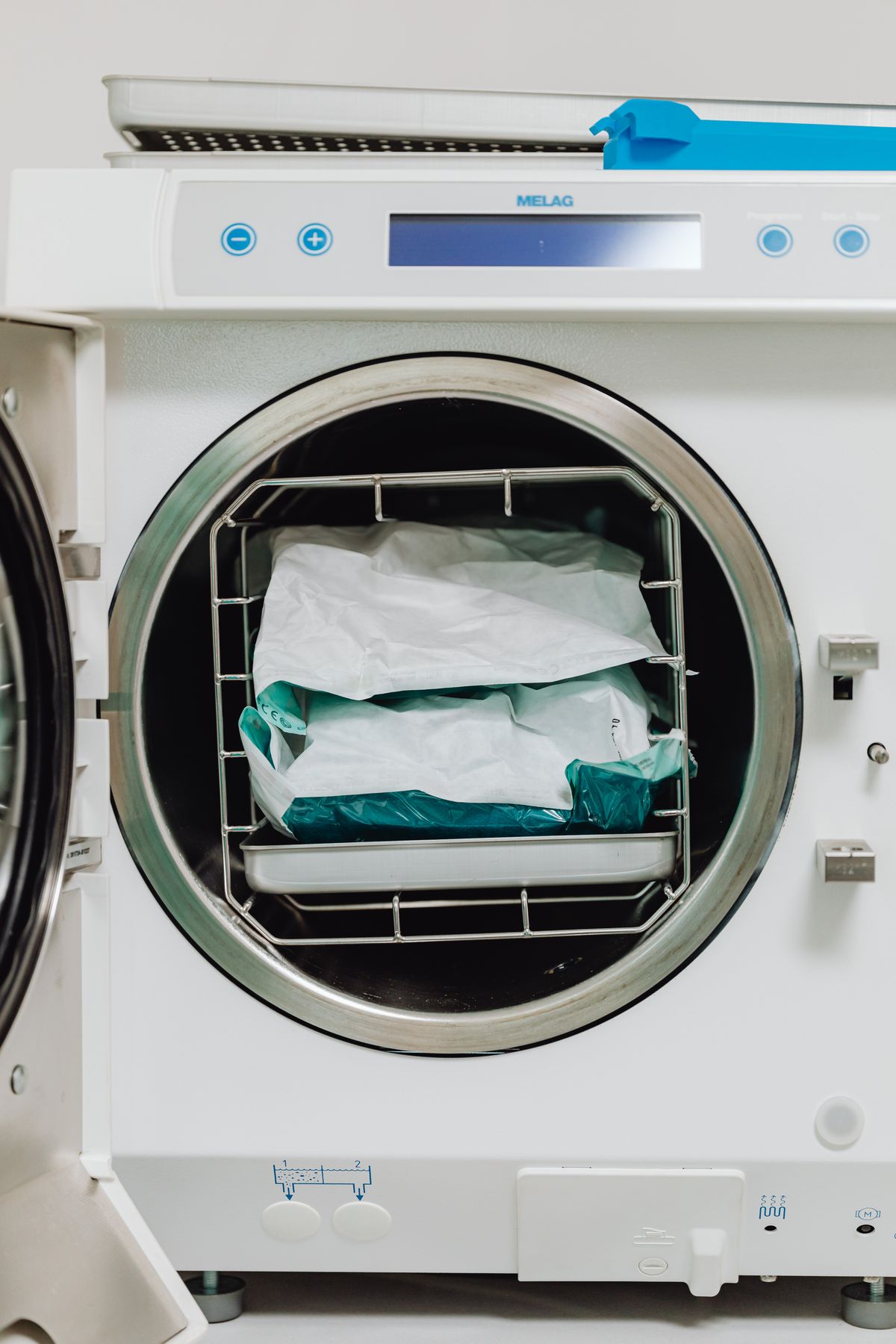 Sterilizasyon işleminde kullanılan medikal otoklav cihazı